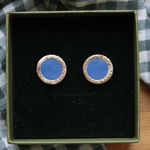 Boucles d’oreilles puces cuir rond 