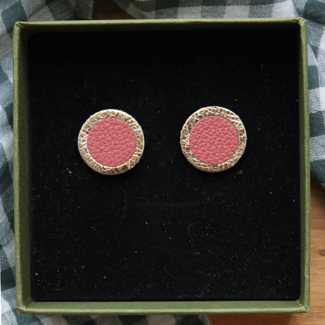 Boucles d’oreilles puces cuir rond