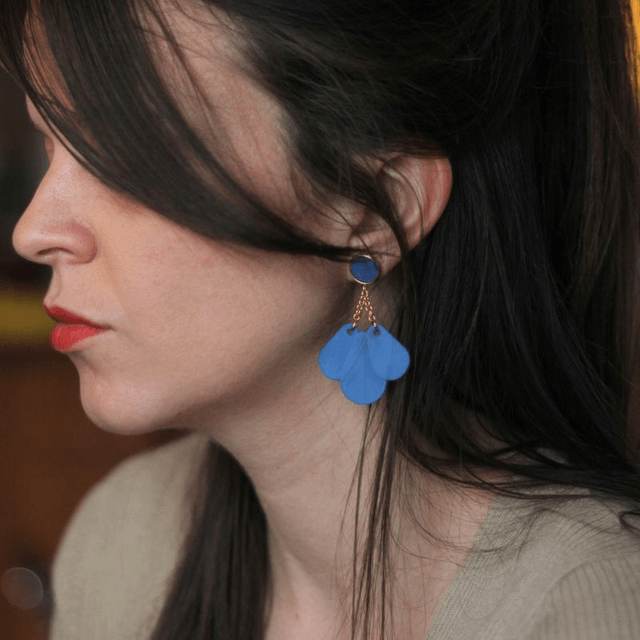 Boucles d’oreilles pétales cuir blanc