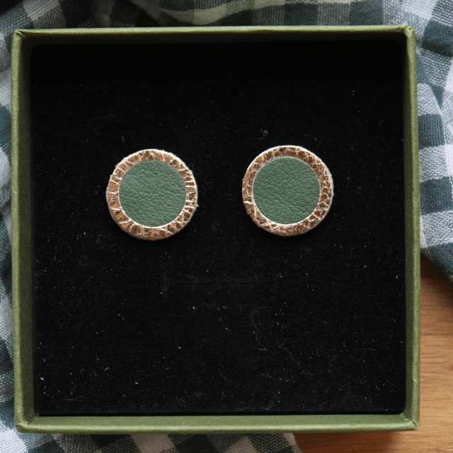 Boucles d’oreilles puces cuir rond
